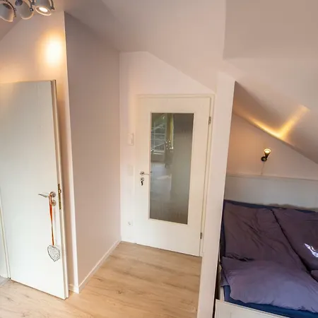 Schmuckstück In Apartment *